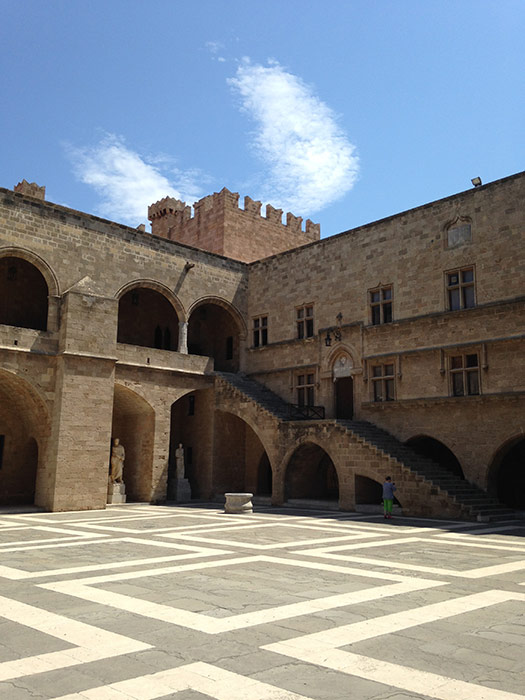 Draven Castle Courtyard